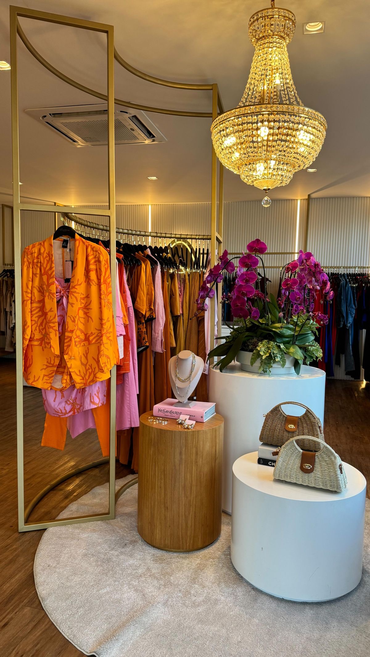 Rafluxe Clozet🛒🛍️🏷️ logo